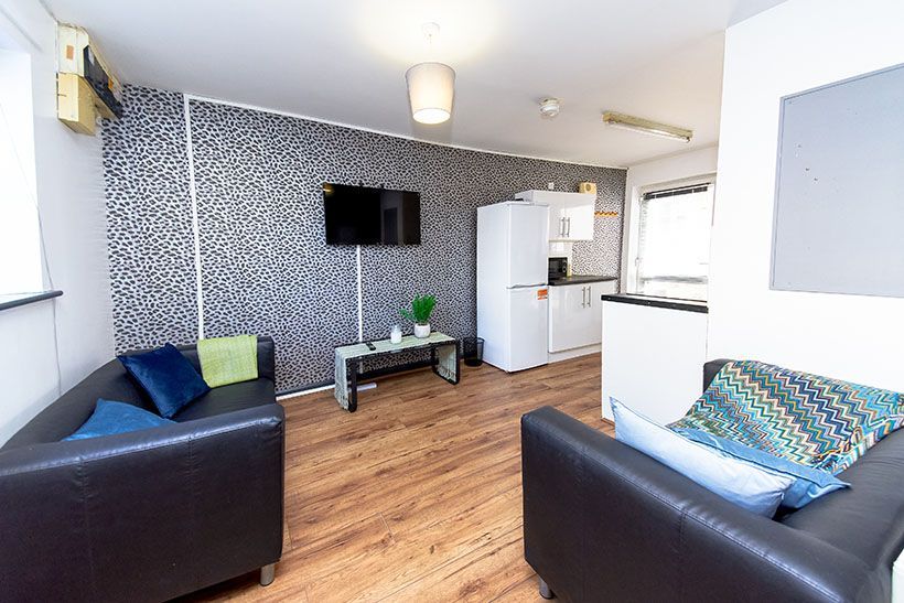 Spacious 4 Bedroom Houses for Rent near Nottingham Universities
